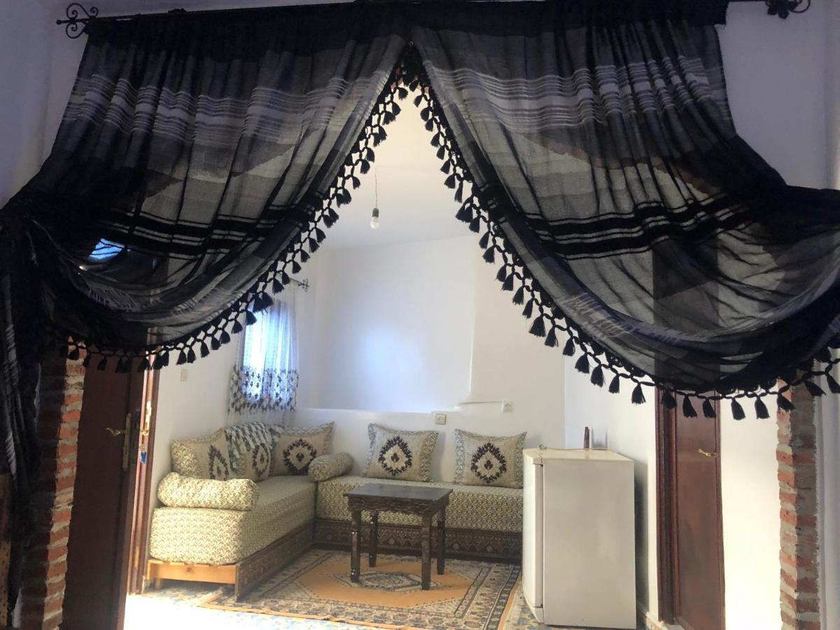 Hotel Nisrine シェフシャウエン エクステリア 写真